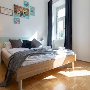 Apartment Yeshello Elegant Near, Wien