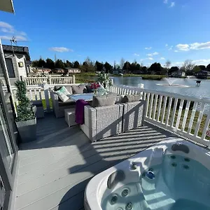 https://lakeview-winter-lodge-with-hot-tub.yorkshirehotels.net